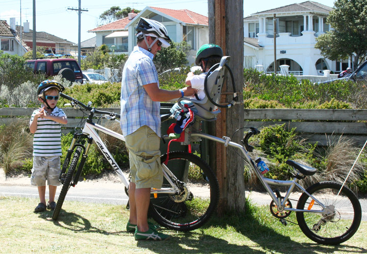 велосипедная семья из Австралии
