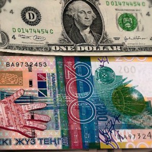 тенге и доллар
