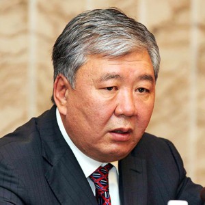 экс-премьер Кыргызстана, Данияр Усенов - его сын "прославил" фамилию тоем на сцене театра 