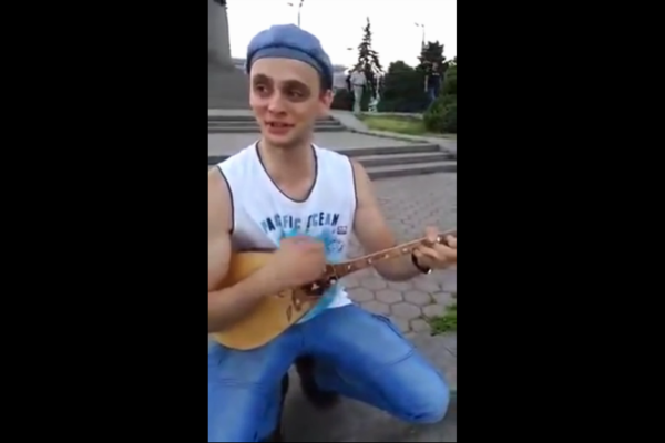 Песня поет украинец
