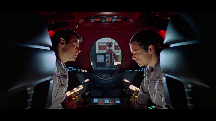 В классическом фильме "2001 год: космическая одиссея" экипаж корабля становится жертвой интриг бортового компьютера 