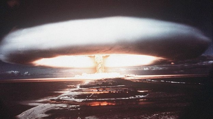 Со времени испытания первых атомных бомб мощность ядерного оружия многократно возросла 