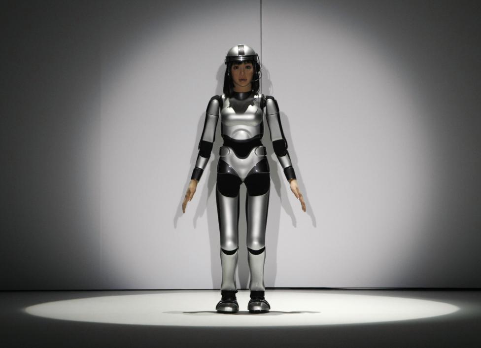 The HRP-4C humanoid robot appears on the runway at the Shinmai Creator's Project fashion show in Tokyo, Japan March 23, 2009. REUTERS/Toru Hanai