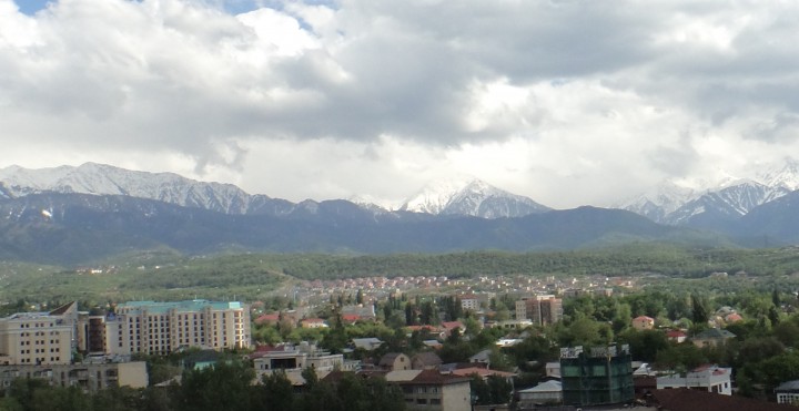 Вид на горы в Алматы