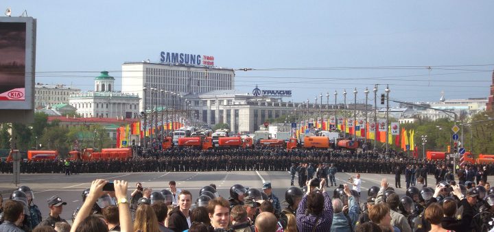 Moscow_rally_6_May_2012_Bolshoy_Kamenny_Bridge (1)