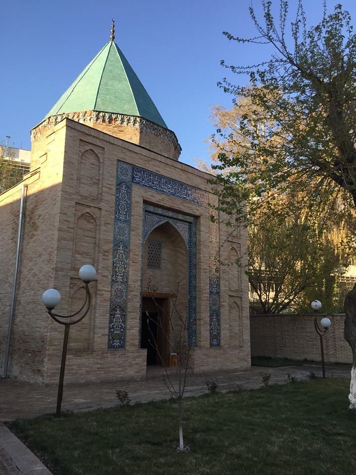 мавзолей Толе би в Ташкенте