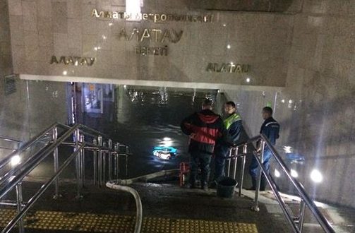 Затопленная станция метро в Алматы