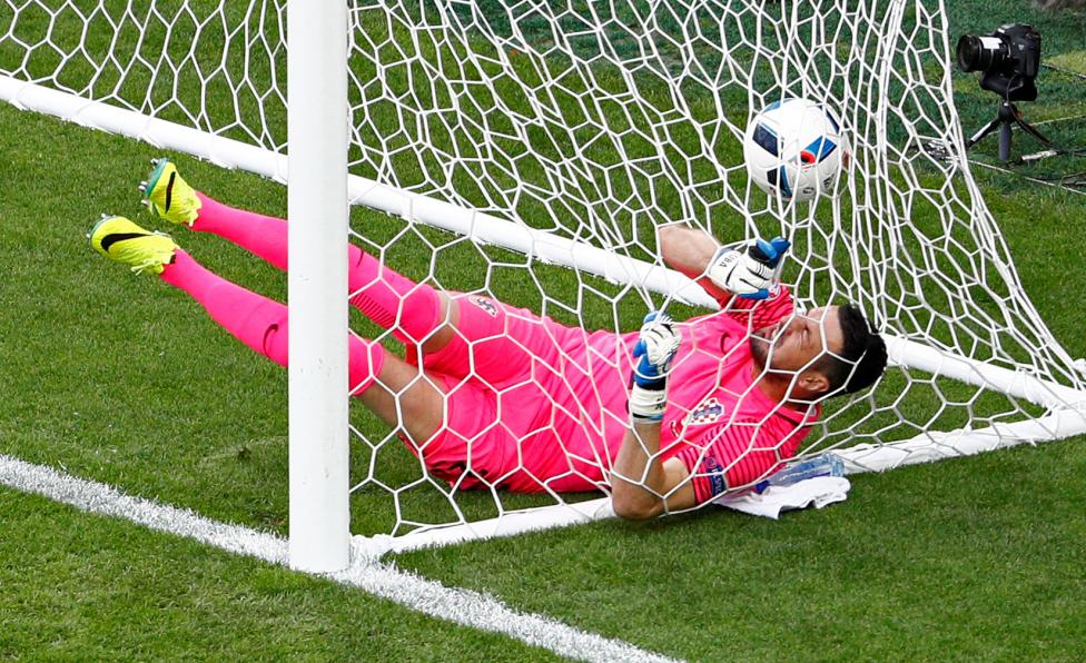 Croatia's Danijel Subasic falls into the goal after Czech Republic's Milan Skoda (not pictured) scores their first goal. REUTERS/Max RossiLivepic