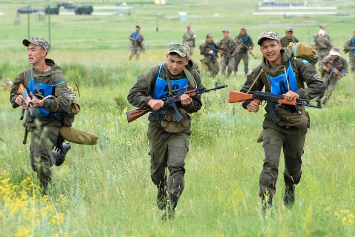 Участники военно-патриотического сбора "Айбын" в Спасске