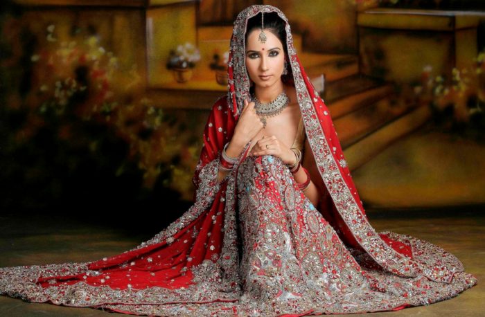 В Индии главное украшение невесты - приданое