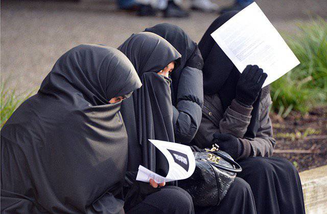 женщины в хиджабах
