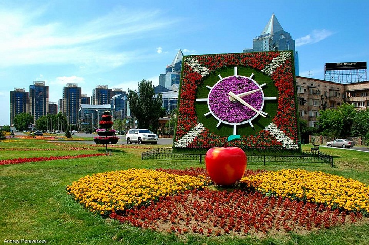 Яблоко - символ Алматы