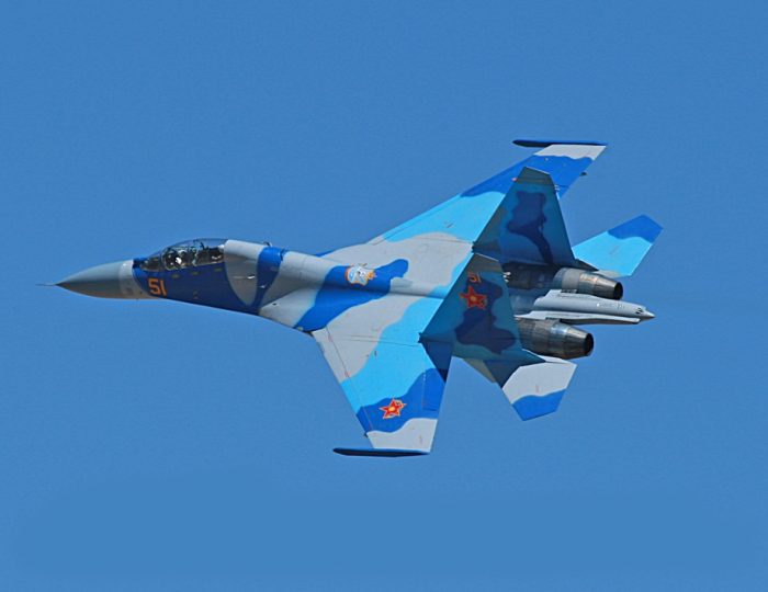 самолет Су-27