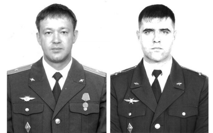 Командир воздушного судна Роман Волков и второй пилот Александр Ровенский