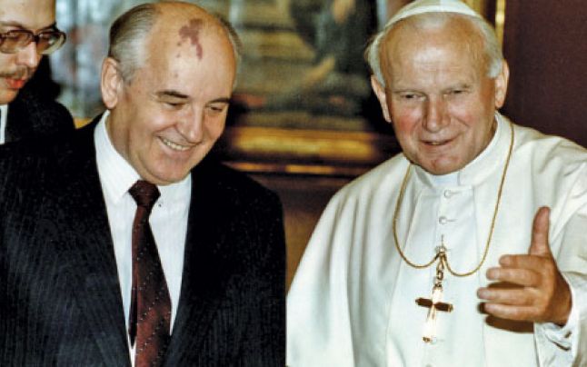 Михаил Горбачев и Иоанн Павел II. Фото с сайта Русская весна.