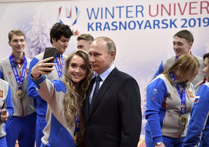 Владимир Путин с российскими спортсменами. Фото: РИА Новости