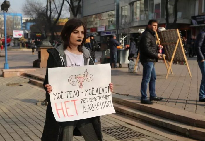 Марш KazFem в Алматы 