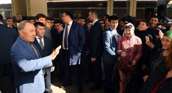 незапланированный выезд Назарбаева на правобережье