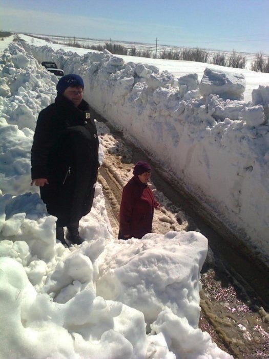 снежные сугробы у села Харьковка