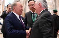Нурсултан Назарбаев и госсекретарь США Тиллерсон на саммите "США - Исламский мир"