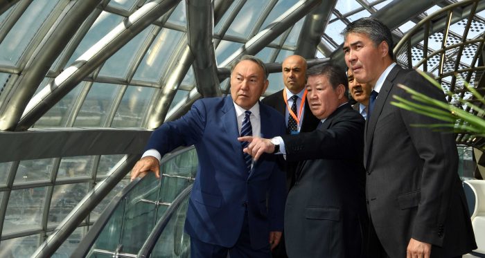 нурсултан назарбаев в выставочном комплексе экспо