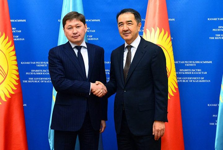 Сапар Исаков и Бакытжан Сагинтаев. Фото: пресс-служба премьер-министра РК