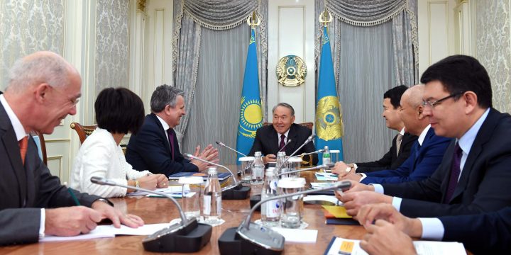 Назарбаев директор Шелл