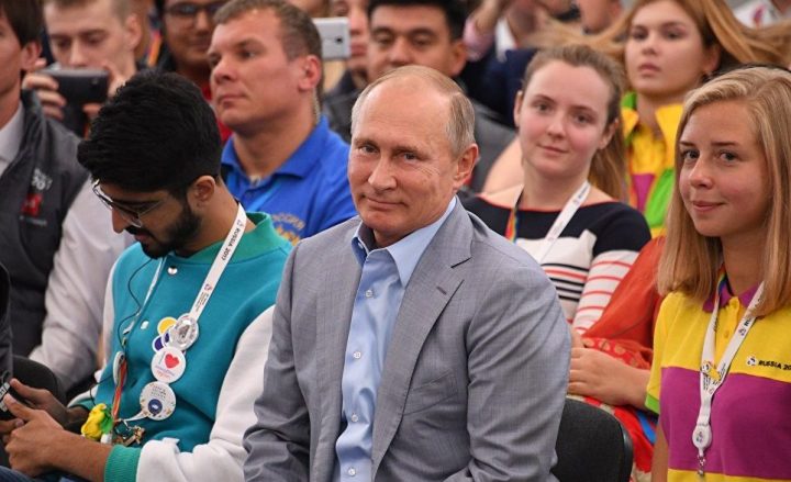 Владимир Путин на фестивале молодежи в Сочи, октябрь 2017 г. Фото: РИА Новости