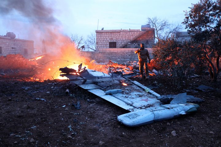 Обломки сбитого Су-25. Фото: AFP