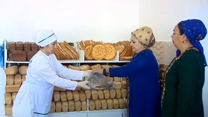 В Туркменистане дефицит продуктов: мука — по прописке, за отруби — драки 