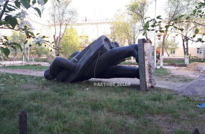 Снесенный памятник Ленину в Актобе
