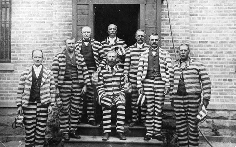 Почему у заключённых полосатая одежда? История человеческих предрассудков