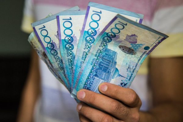 Казахстанцы с начала года получили из-за рубежа 256 миллиардов тенге