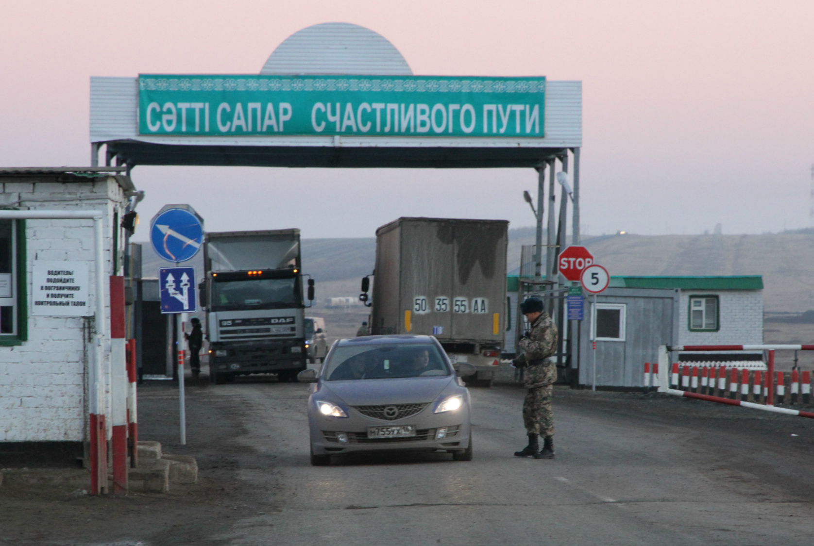 Премьер-министр Казахстана поручил усилить контроль на границе 