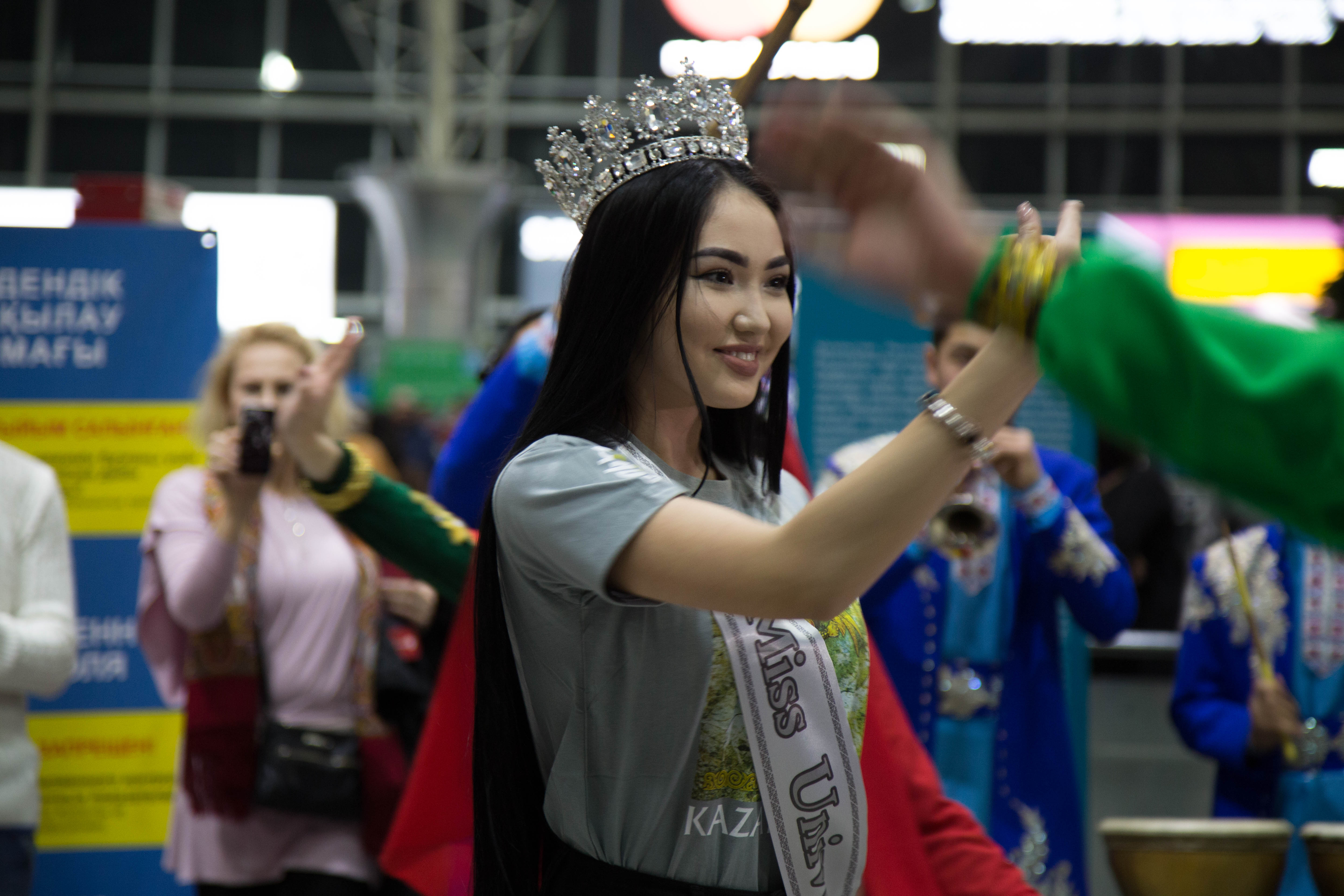 Сабину Азимбаеву с размахом проводили на конкурс «Мисс Вселенная 2018»