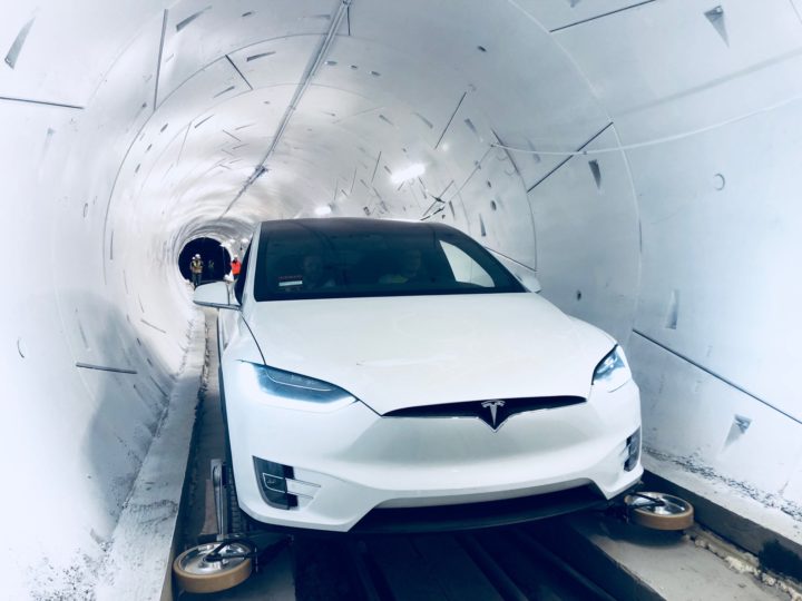 Tesla в тоннеле