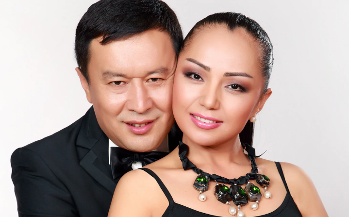 В Казахстане муж-продюсер  заставлял выходить  известную певицу на сцену со сломанными ногами