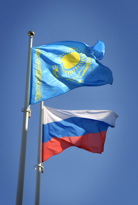 флаги казахстана и россии