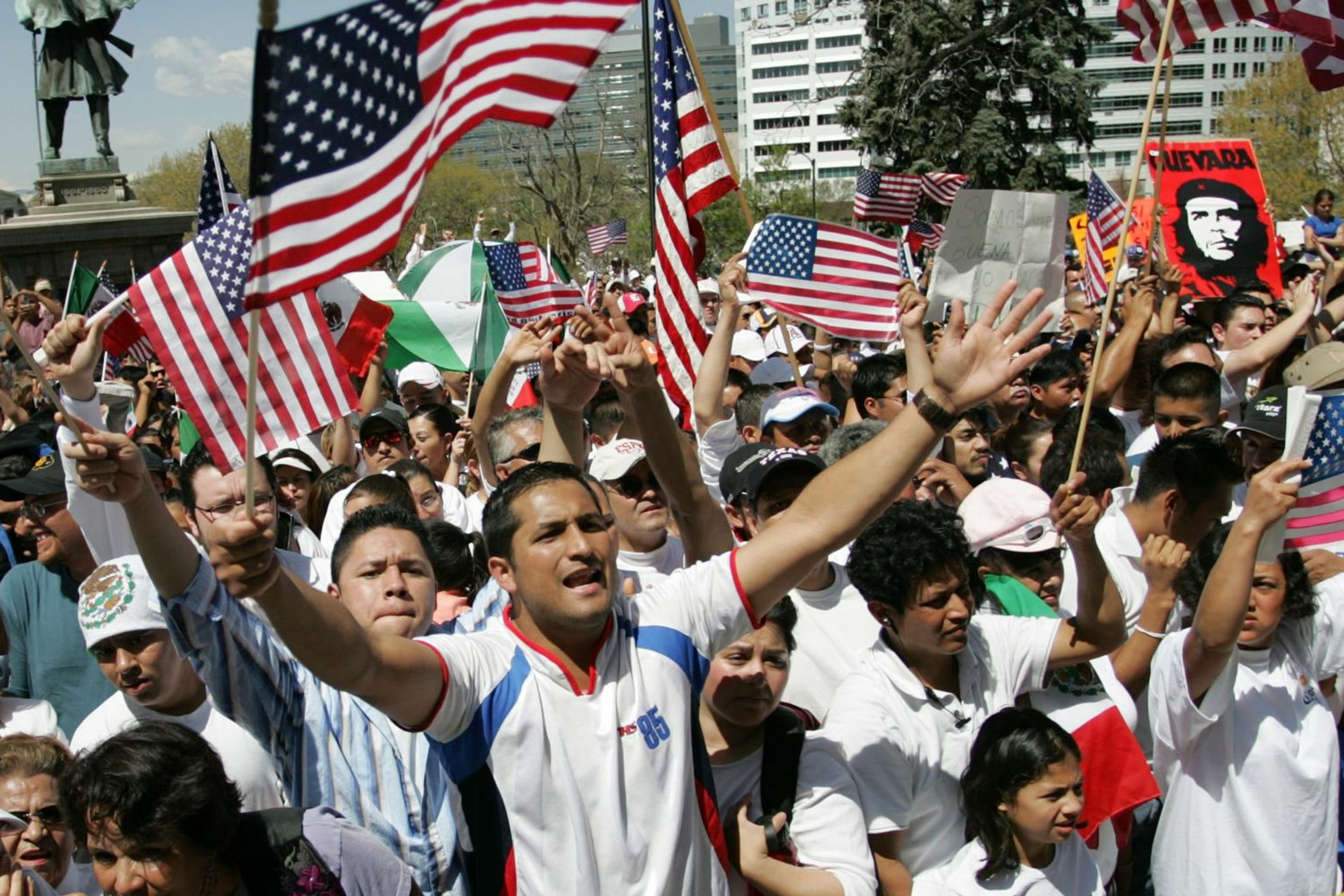 Численность народа сша. Латиноамериканцы в США. Белые в США. Жители США. Человек Америка.