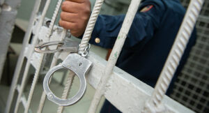задержание арест наручники сизо изолятор