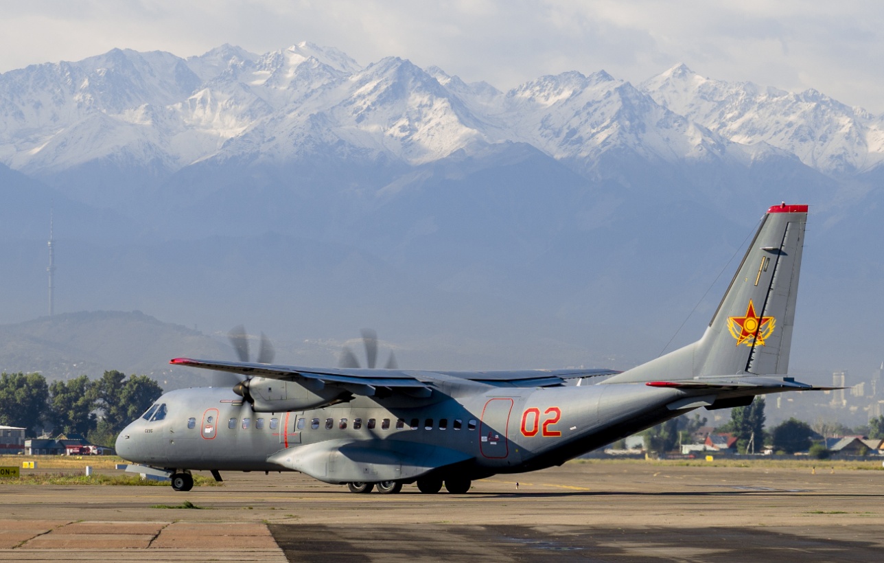 Самолет кз. Аэробус с 295. C295 самолет ВВС Узбекистана. Жетыген аэродром. Airbus-c295 военный.