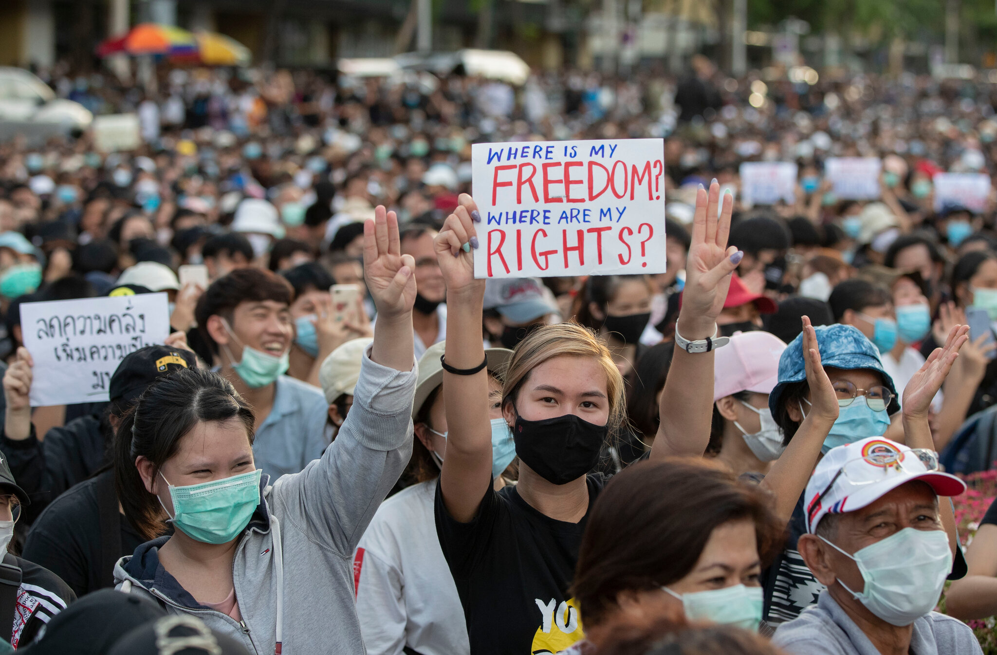 Right freedom. Протесты в Таиланде. Митинги в Тайланде. В Пакистане многотысячные митинги. Акция протеста студентов Таиланда.