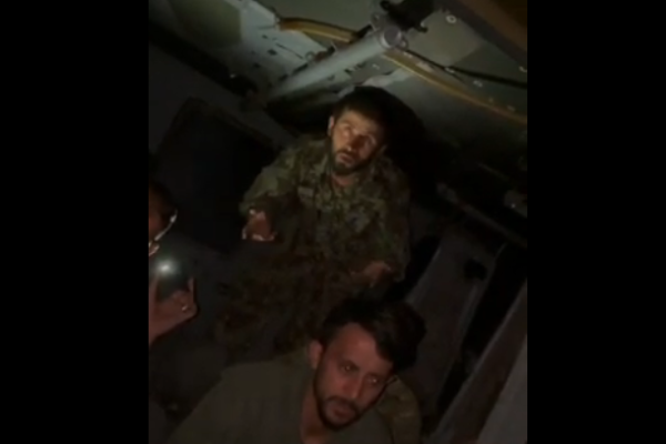 Сбежавший вертолет. Афганская вертолет узбеки зарезали.