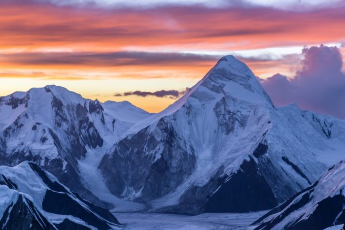 Лавина на Хан-Тенгри: один альпинист погиб, трое выжили